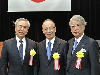 菰田理事長に国土交通大臣表彰関岡理事に国土交通大臣表彰辻理事に国土交通大臣表彰藤林理事に国土交通大臣表彰金指副理事長、畑中元副理事長、辻理事、田中理事に国土交通大臣表彰小野寺副理事長、山口理事に国土交通大臣表彰高木理事に国土交通大臣表彰澤田副理事長に国土交通大臣表彰