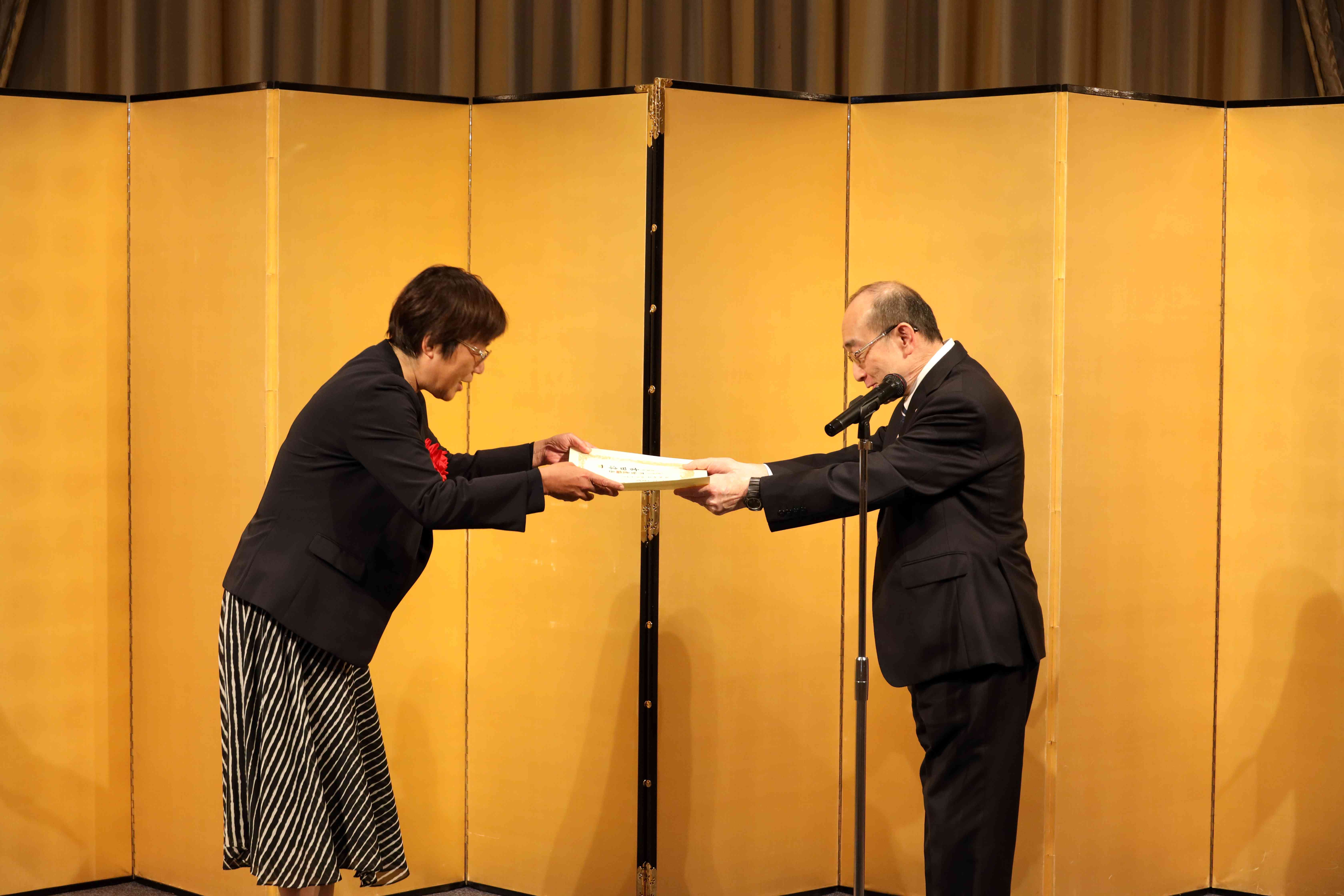 久保依子氏